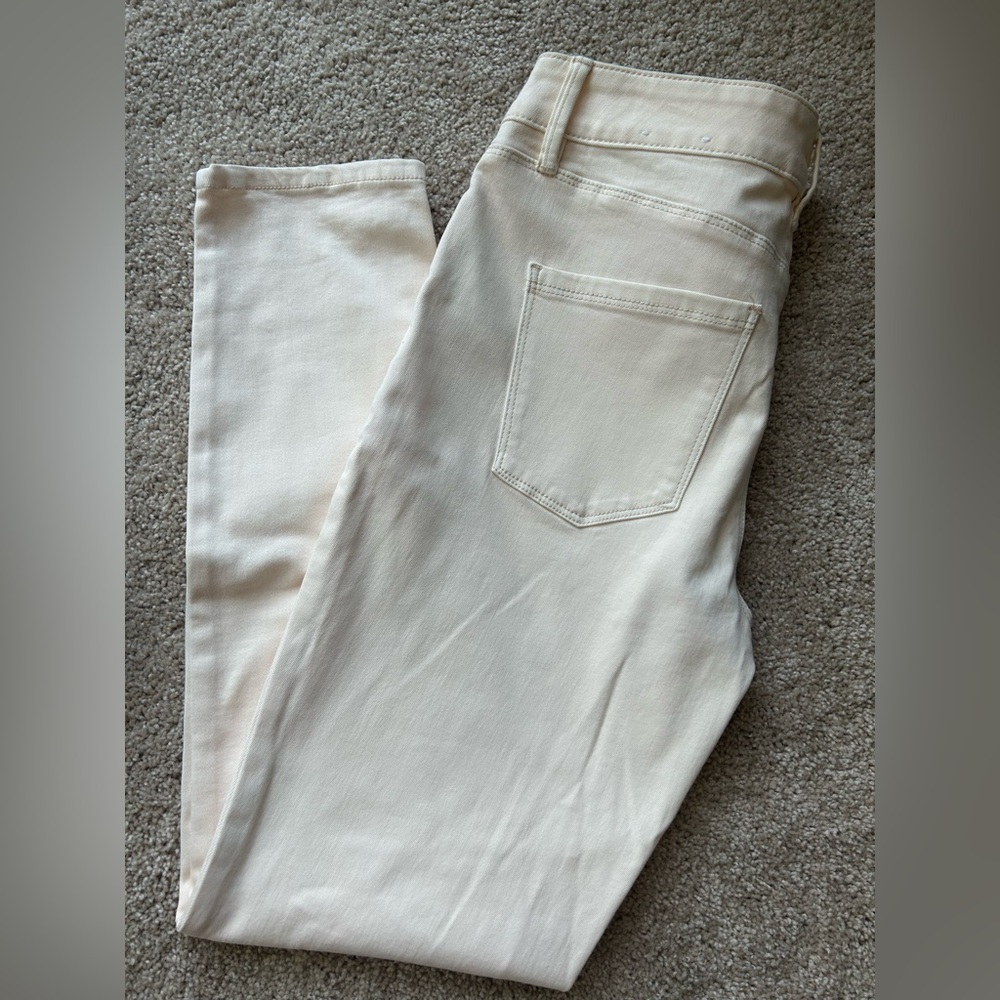 White House Black Market skinny ankle jean size 4- light peach color